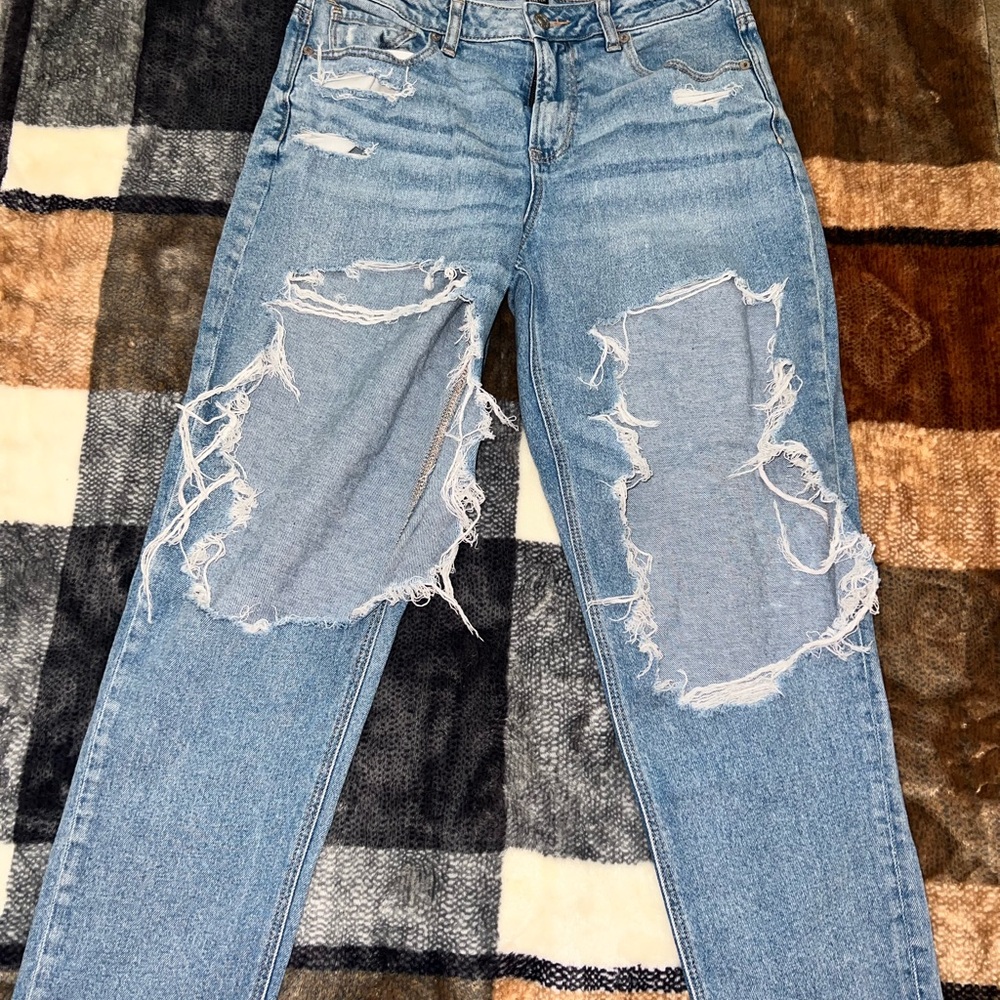 Distressed American Eagle mom jeans